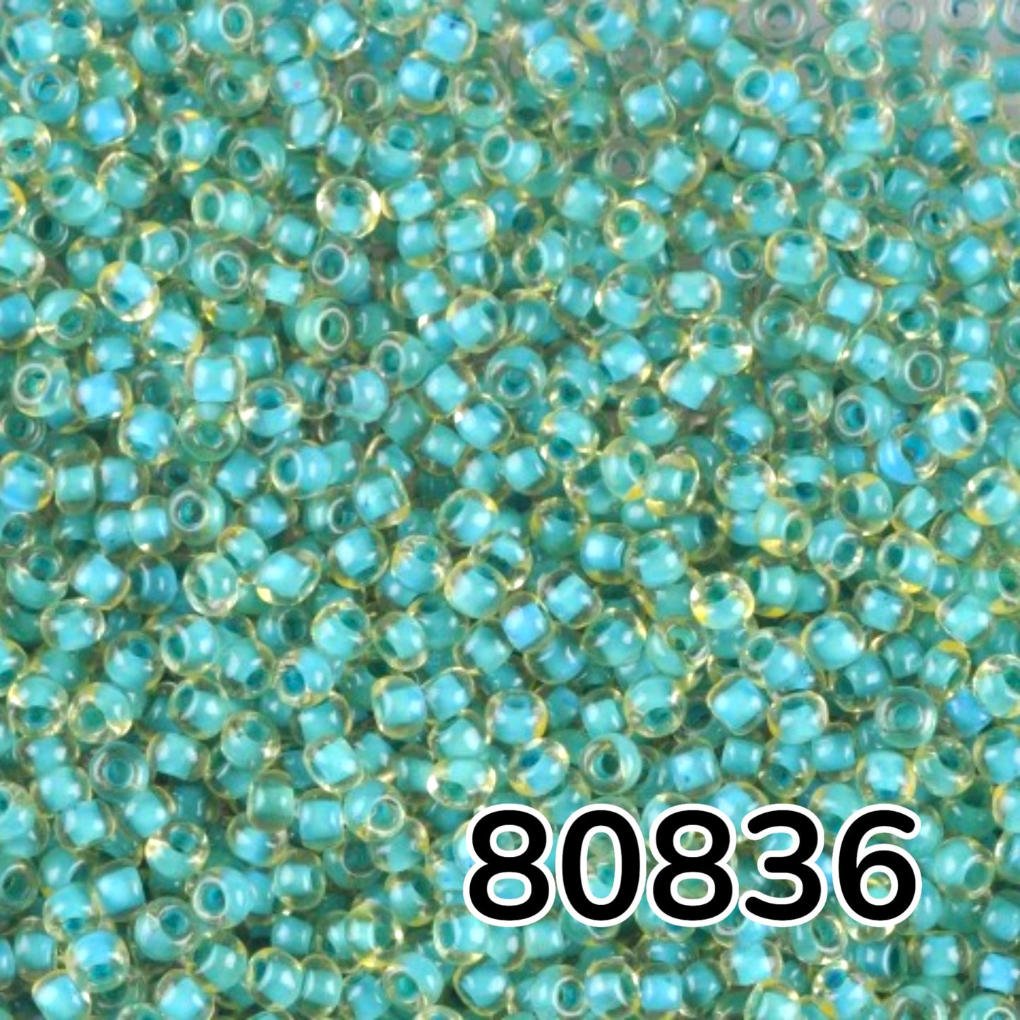 10/0 80836 Preciosa Cseh Üveg Magtartalmú Gyöngyök (Kásagyöngy) Rocailles 2.3mm. Zöld Kristály Terra Kék Szegélyezett.