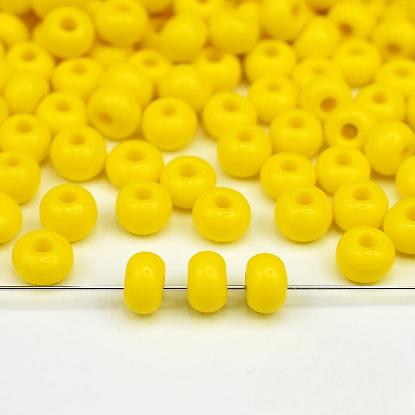 2/0 83110 Preciosa Seed Beads Yellow. Opaque natural.