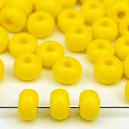 2/0 83110 Preciosa Čekiško Stiklo Karoliukai Rokajaus 6.1mm. Geltona Nepermatoma natūrali.