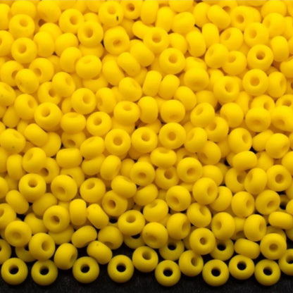 6/0 83110 matte Preciosa Czech Glass Perler Rocailles 4.1mm. Gul uigennemsigtig naturlig.