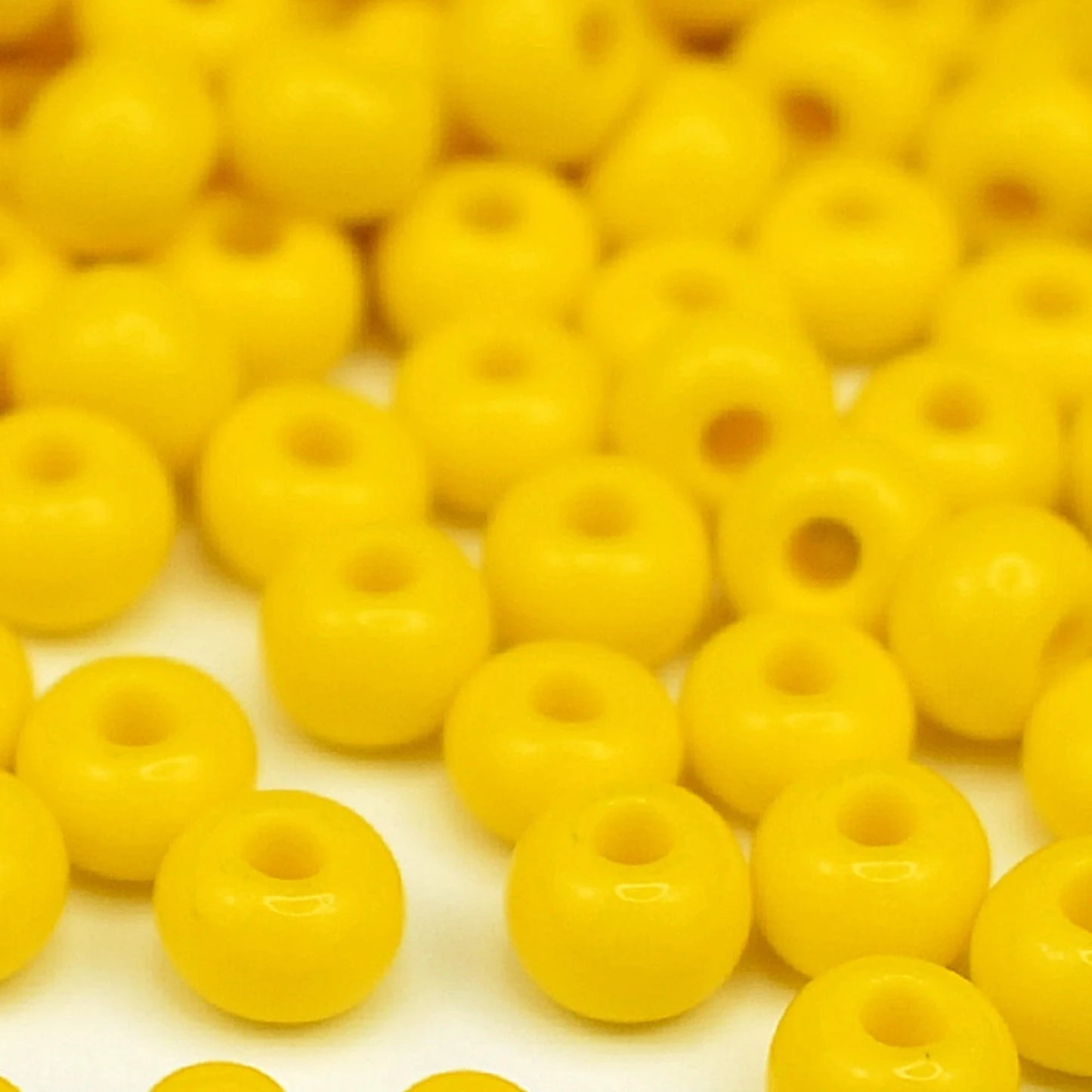 2/0 83130 Preciosa Tjekkiske Glas Perler Rocailles 6.1mm. Gul Opaque naturlig.