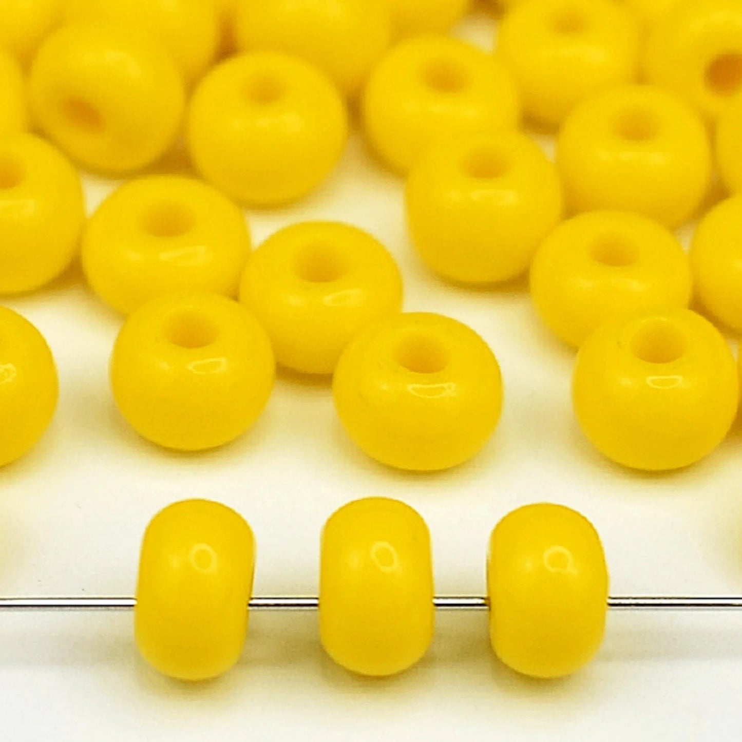 2/0 83130 Preciosa Tjekkiske Glas Perler Rocailles 6.1mm. Gul Opaque naturlig.