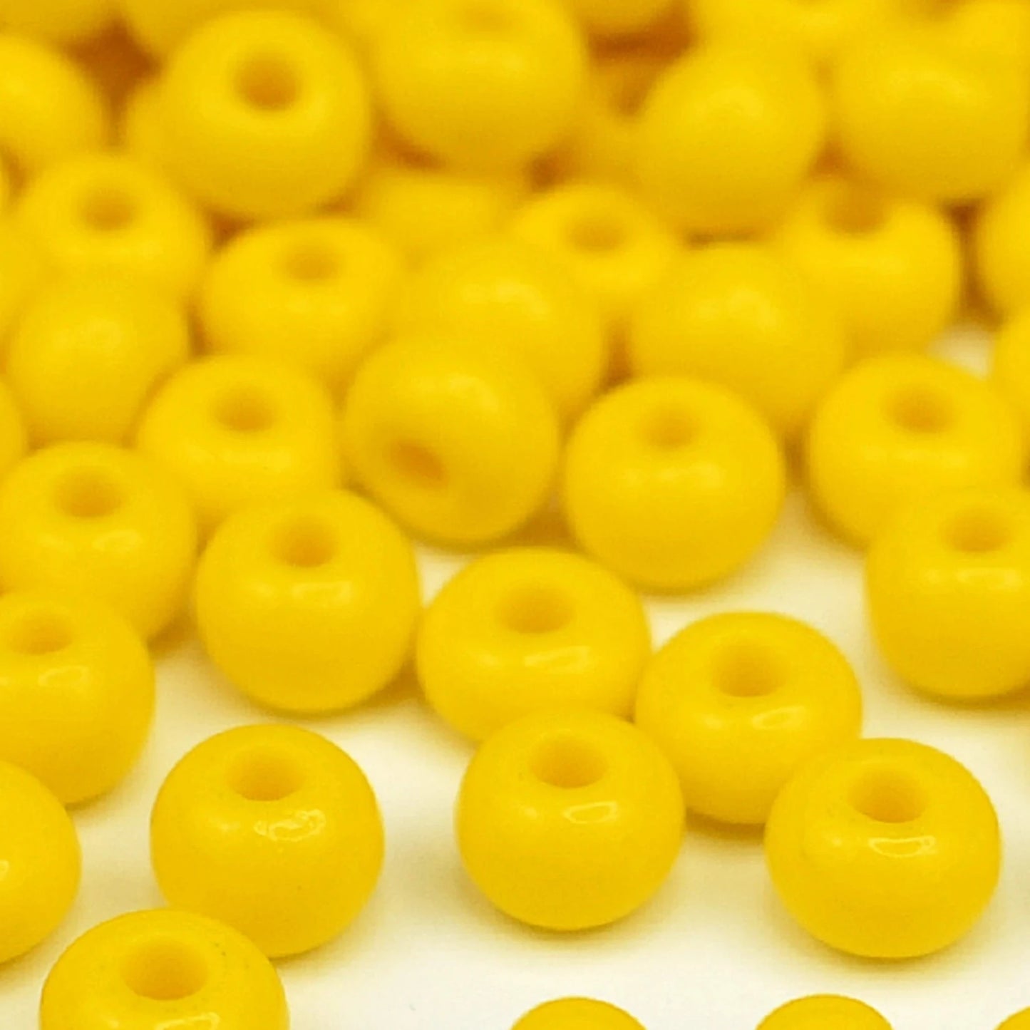 2/0 83130 Preciosa Tjekkiske Glas Perler Rocailles 6.1mm. Gul Opaque naturlig.