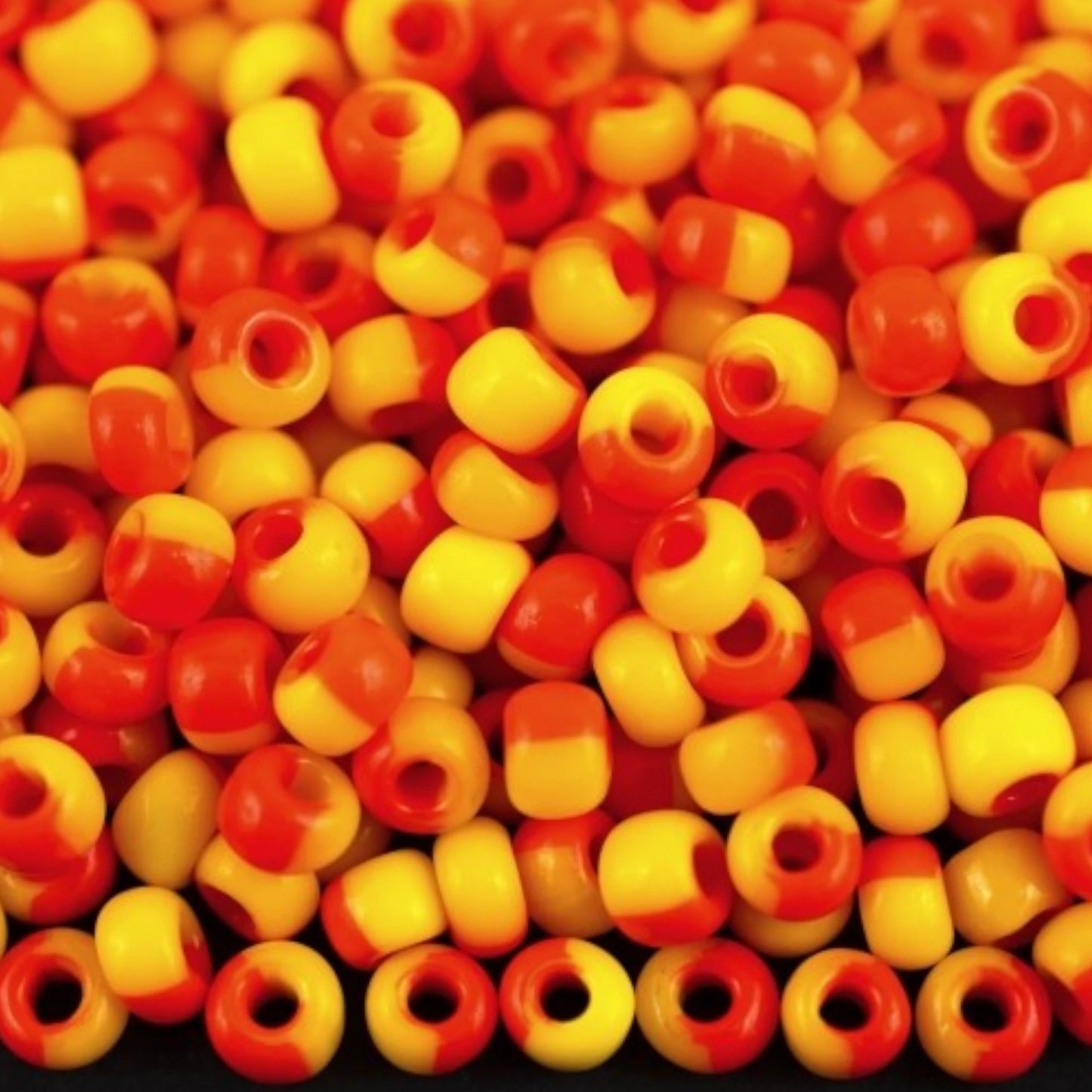 6/0 83780 Preciosa Czech Glass Koraliki Rocailles 4.1mm. Żółto-pomarańczowy harlekin.