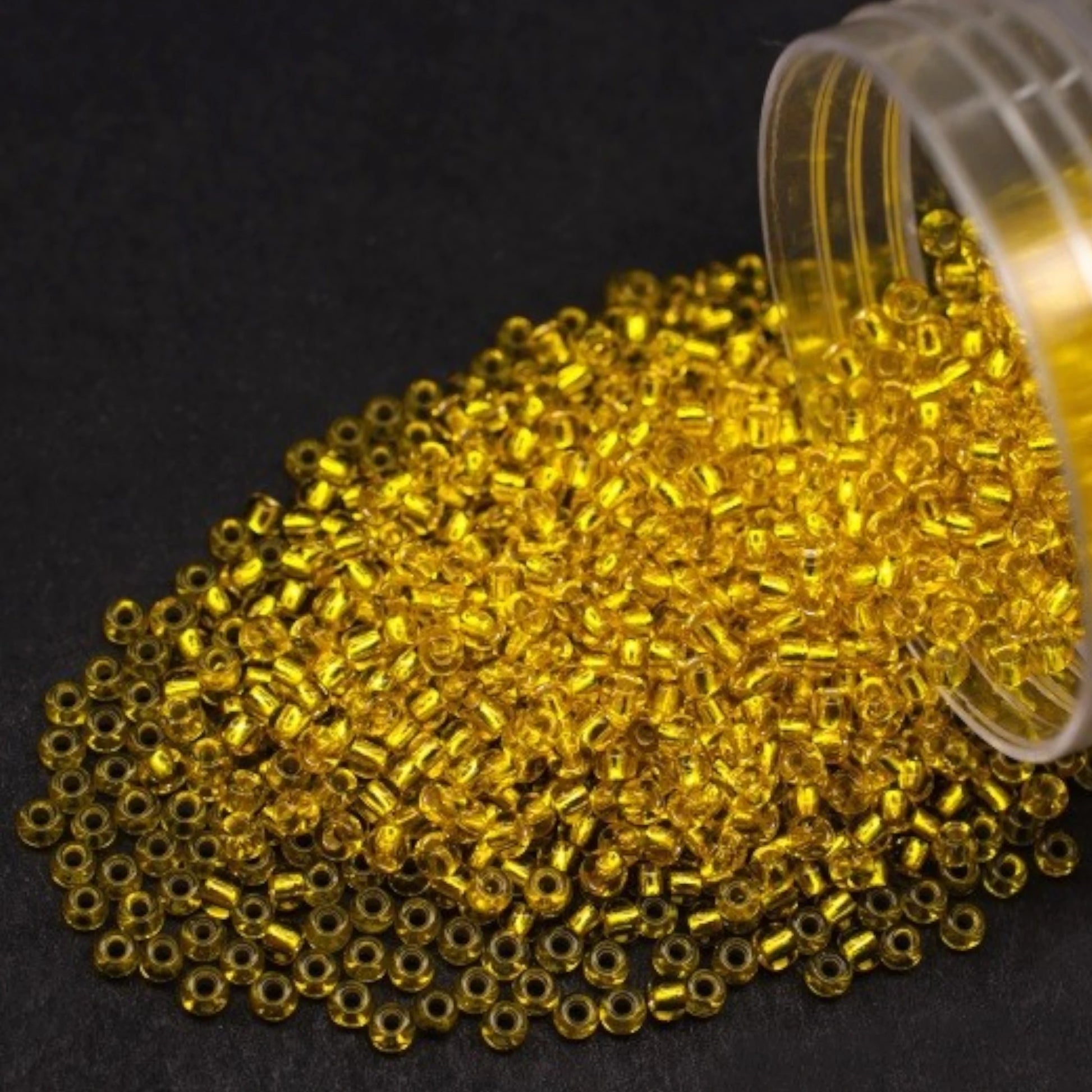 10/0 87010 Preciosa Seed Beads. Yellow transparent Silver lined. - VadymShop