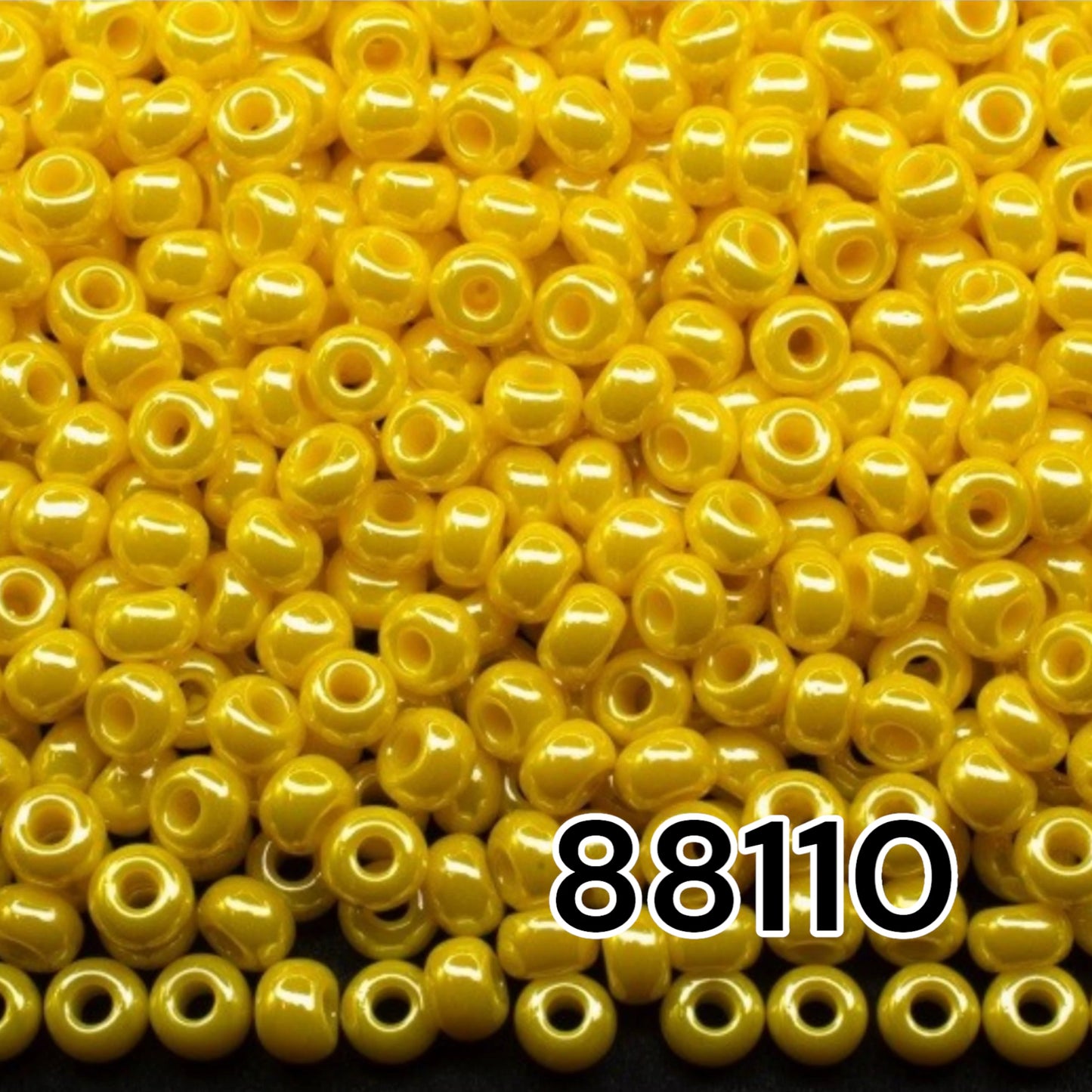 10/0 88110 Preciosa Seed Beads. Opaque Sfinx yellow.