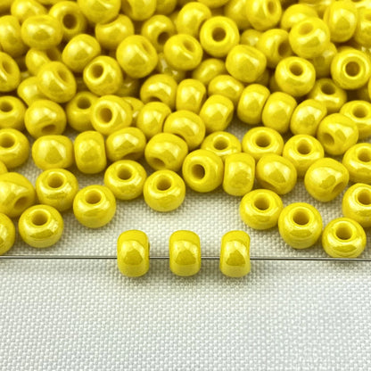 2/0 88110 Preciosa Czech Glass Missangas/Miçangas Pequenas (contas miúdas) Rocaille 6.1mm. Amarelo Opaco Sfinx.