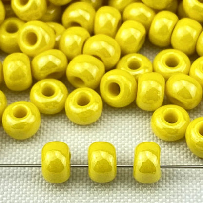 2/0 88110 Preciosa Czech Glass Missangas/Miçangas Pequenas (contas miúdas) Rocaille 6.1mm. Amarelo Opaco Sfinx.