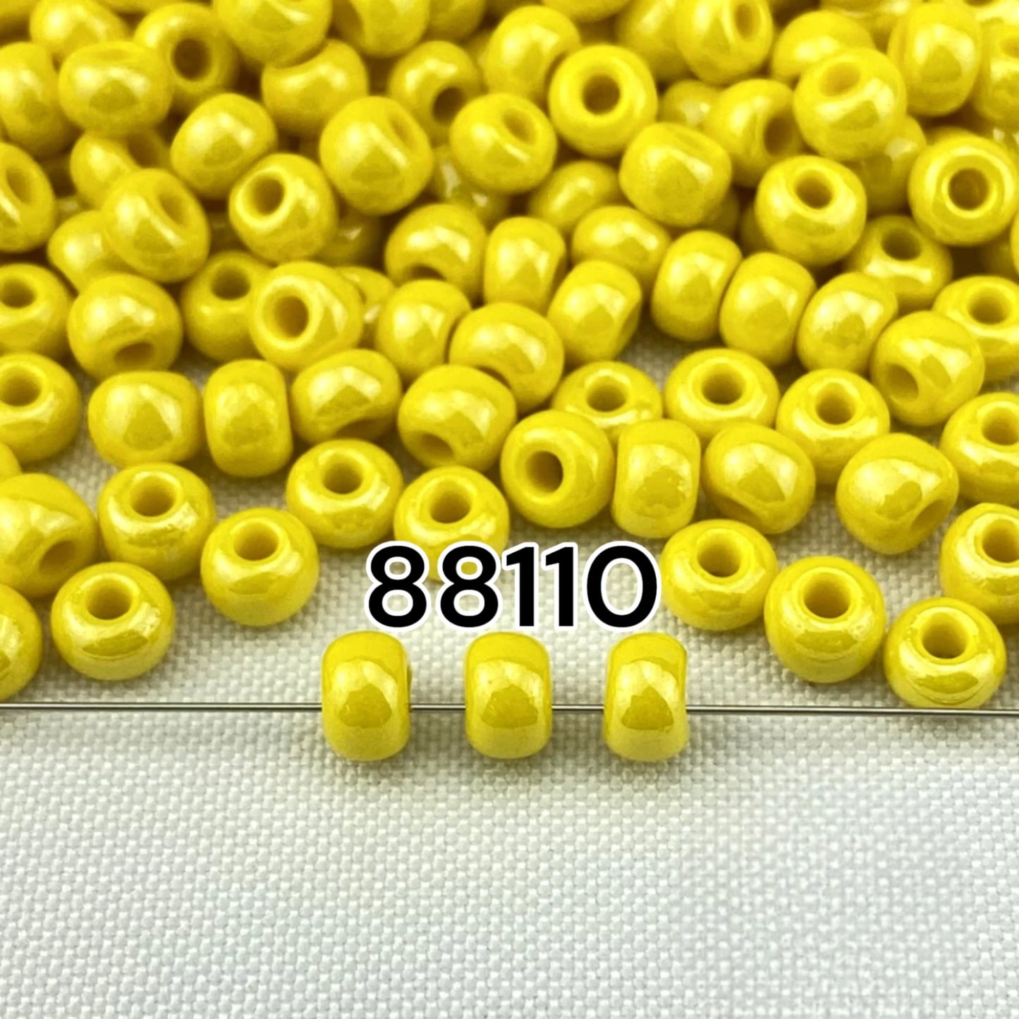 2/0 88110 Preciosa Czech Glass Missangas/Miçangas Pequenas (contas miúdas) Rocaille 6.1mm. Amarelo Opaco Sfinx.