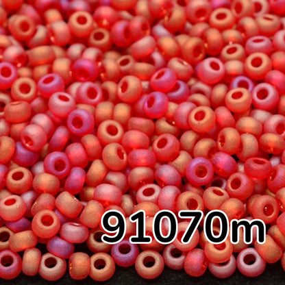 10/0 91070 matte Preciosa tschechische Glasperlen Rocailles 2.3mm. Mattes transparentes Regenbogenrot.