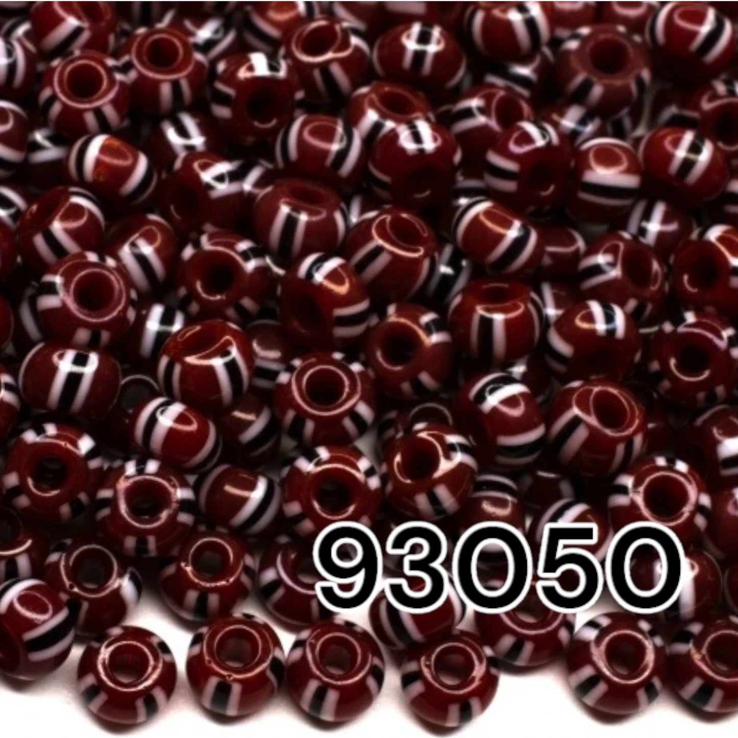 93050 Preciosa 10/0 Rocailles-Perlen – gestreift, undurchsichtig.