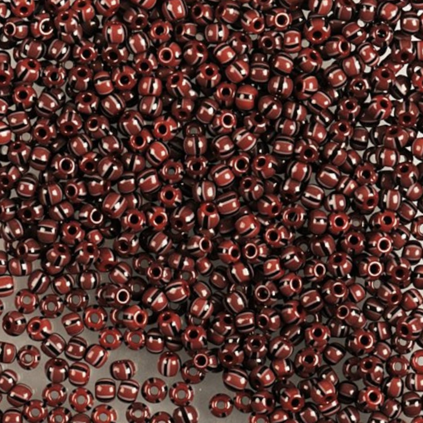 10/0 93050 Preciosa Чеський Скляний Бісер Рокайль 2.3mm. Коричнево-червоні смугасті.