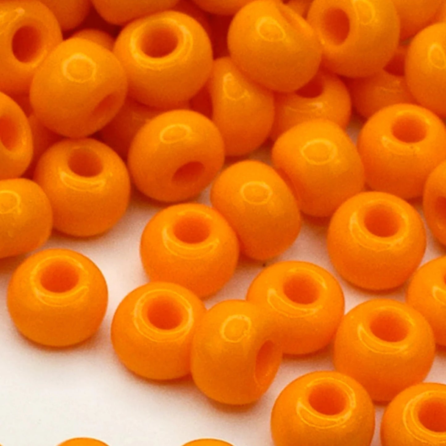 2/0 93110 Preciosa Cuentas de Semilla (Abalorios / Mostacillas) Checas de Vidrio Rocallas 6.1mm. Amarillo Naranja Opaco natural.