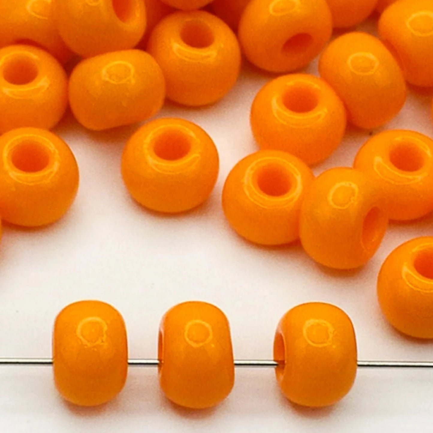 2/0 93110 Preciosa Cuentas de Semilla (Abalorios / Mostacillas) Checas de Vidrio Rocallas 6.1mm. Amarillo Naranja Opaco natural.